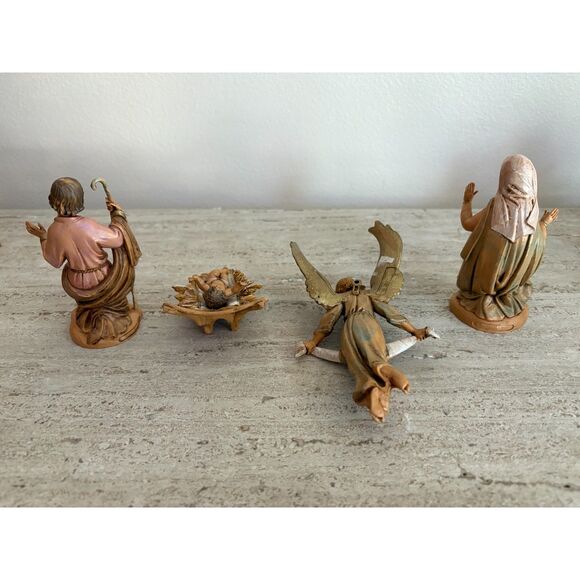 Lot of 8 Fontanini Plastic Nativity Figurines - Picture 5 of 7